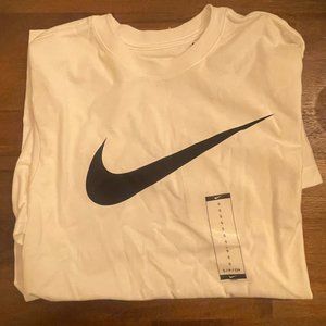 White nike t shirt